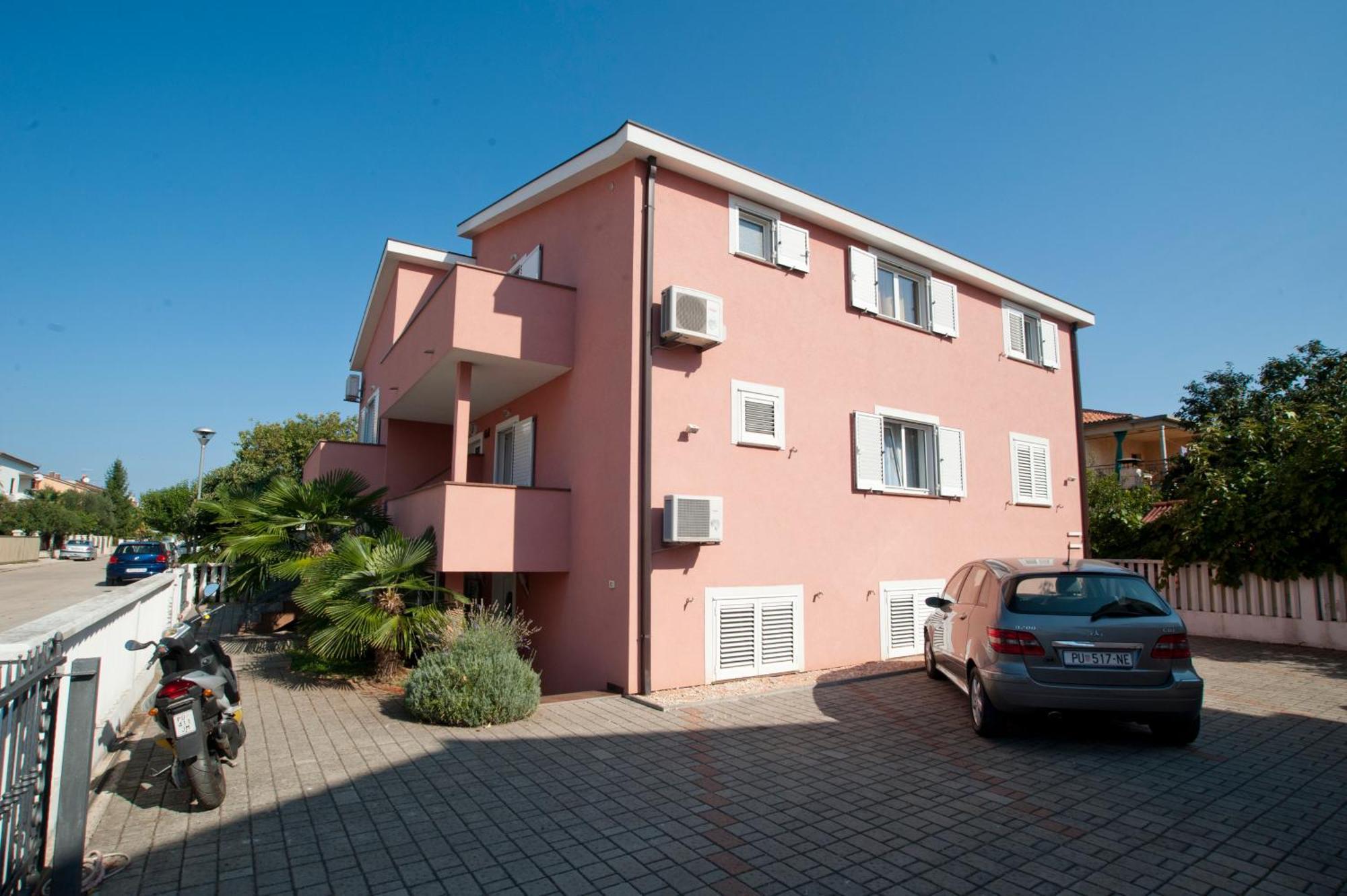 Apartments Maric With Parking Umag Eksteriør billede